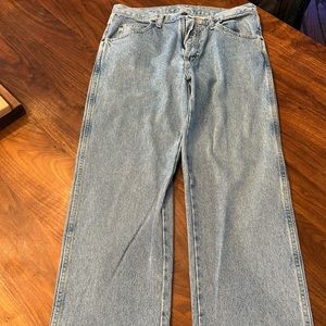 Wrangler light wash straight fit. 33x34